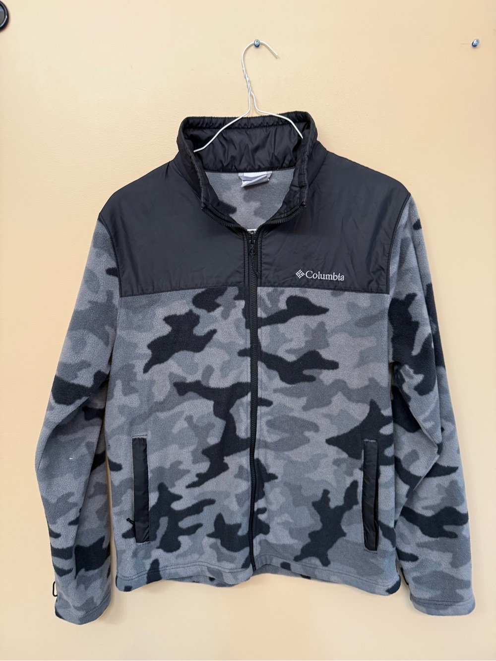 Columbia Gray & Black Camo Fleece Jacket